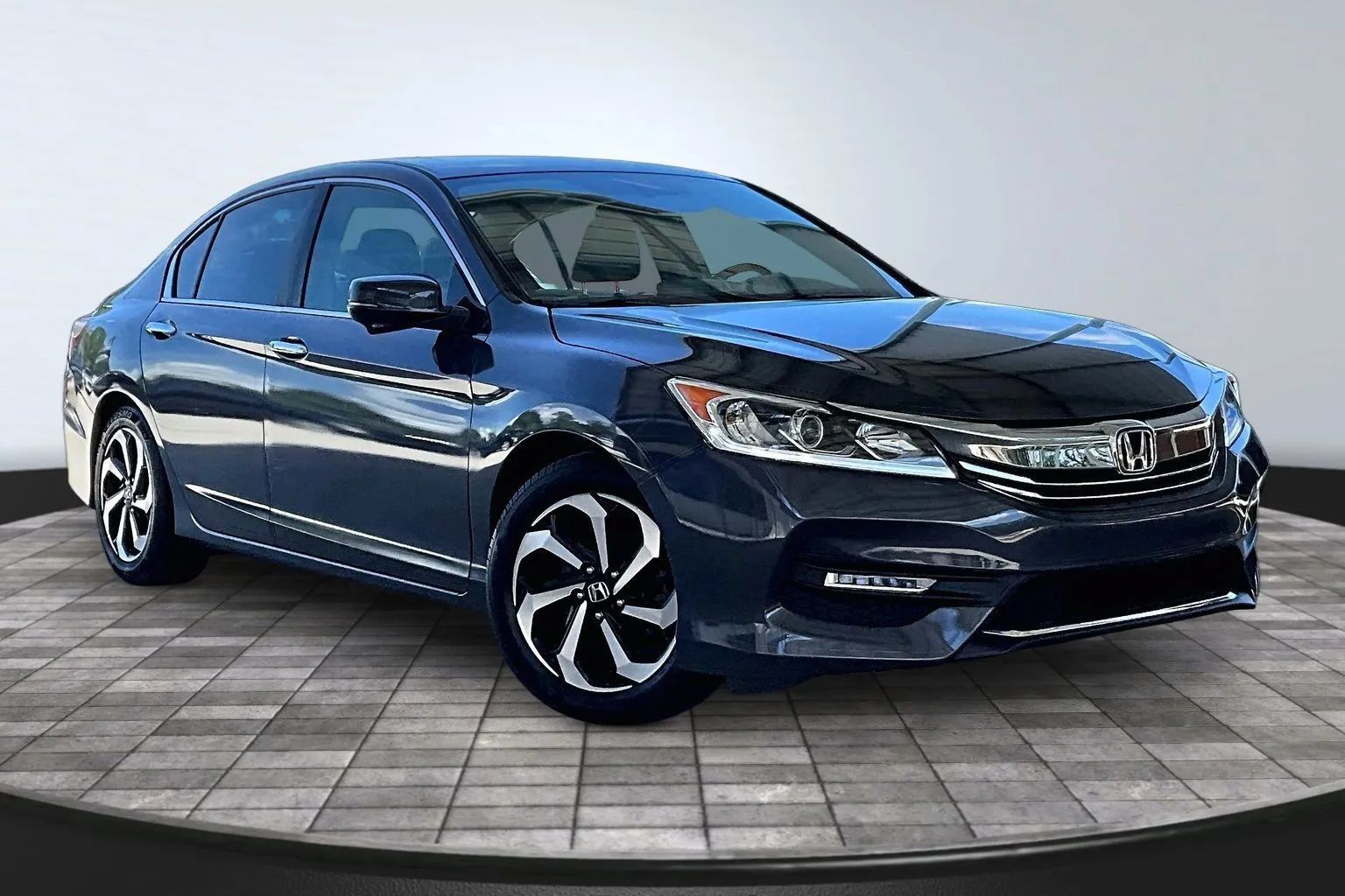 Used 2016 Honda Accord EX-L image 3
