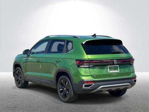 New 2026 Volkswagen Taos SE FWD image 3