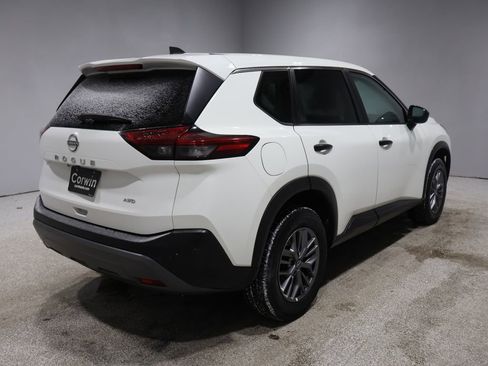 Used 2023 Nissan Rogue S image 2