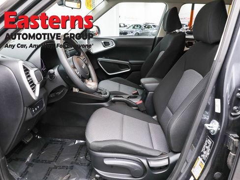 Used 2023 Kia Soul LX w/ LX Technology Package FWD image 14