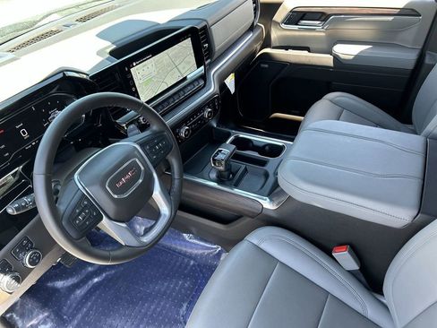 Used 2025 GMC Sierra 1500 SLT w/ SLT Premium Plus Package image 10