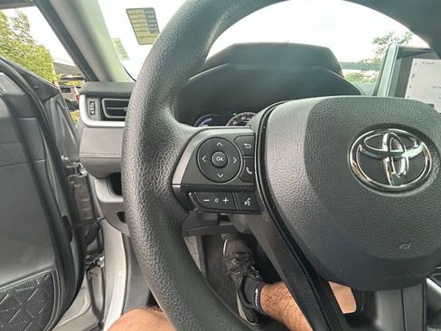 Used 2024 Toyota RAV4 XLE image 19