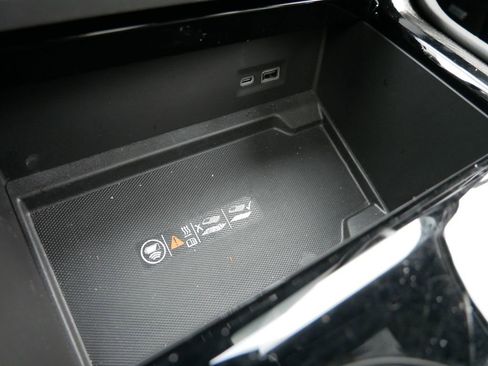 Used 2025 GMC Yukon XL AT4 image 21