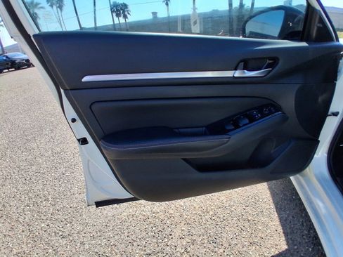 Used 2024 Nissan Altima 2.5 SR w/ SR Premium Package image 10