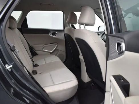Used 2025 Kia Soul LX w/ LX Technology Package FWD image 18