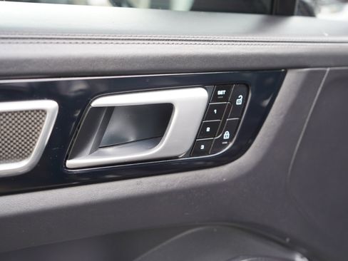 Used 2021 Porsche Cayenne Turbo image 25