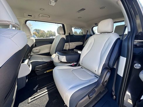New 2026 Kia Carnival EX FWD image 26