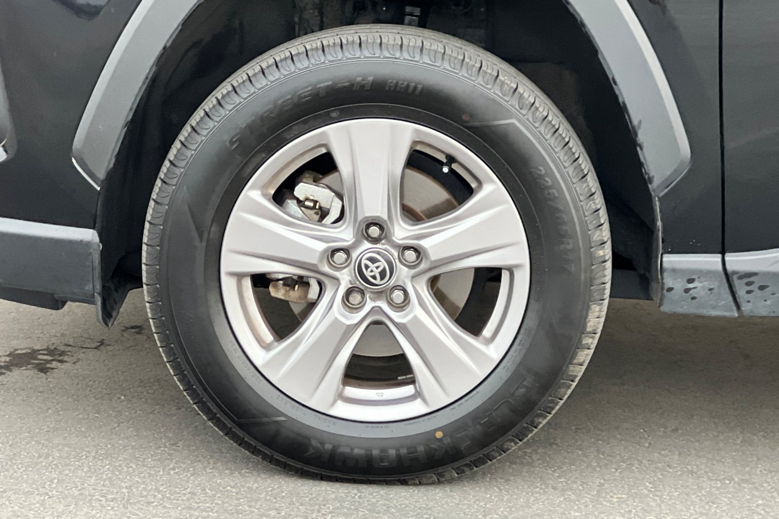 Used 2025 Toyota RAV4 XLE AWD/4WD image 30