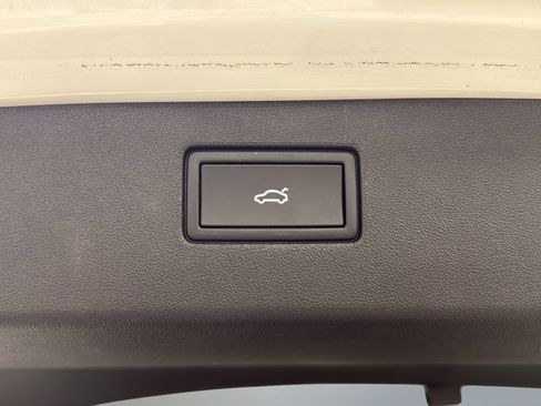 Certified 2025 Volkswagen Tiguan SE AWD/4WD image 40