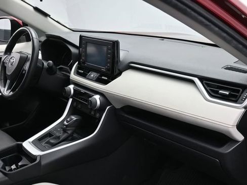 Used 2020 Toyota RAV4 XLE Premium FWD image 27