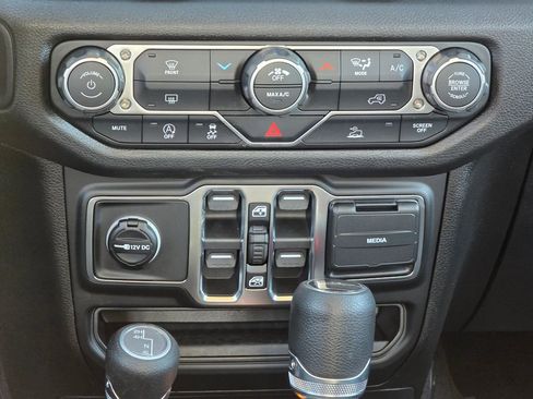 New 2026 Jeep Gladiator Sport AWD/4WD image 30