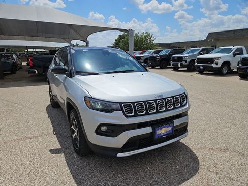 Used 2025 Jeep Compass Limited AWD/4WD image 2