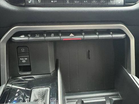 Used 2022 Toyota Tundra Limited image 24