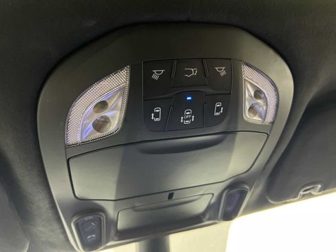 Used 2025 Chrysler Pacifica Pinnacle FWD image 28