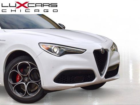 Used 2022 Alfa Romeo Stelvio Veloce AWD/4WD image 2