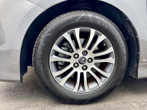 Used 2019 Toyota Sienna XLE Premium FWD image 22