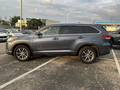 Used 2018 Toyota Highlander XLE FWD image 6