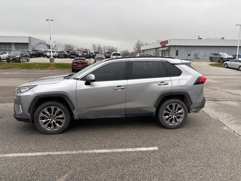 Used 2019 Toyota RAV4 XLE Premium image 1
