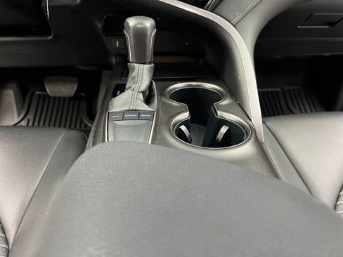 Used 2024 Toyota Camry SE image 33