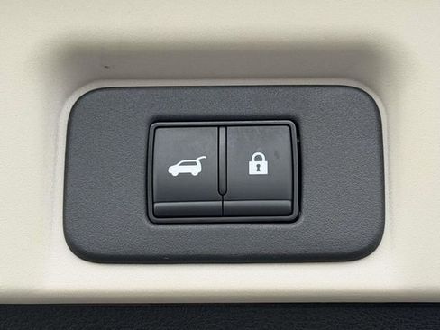 Used 2023 Nissan Ariya FWD image 12