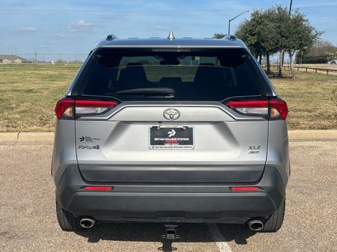Used 2019 Toyota RAV4 XLE image 6