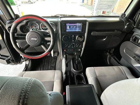 Used 2009 Jeep Wrangler Unlimited Rubicon w/ Dual Top Group AWD/4WD image 19