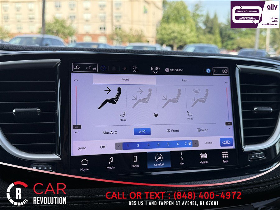 Used 2024 Chrysler Pacifica Limited FWD image 21