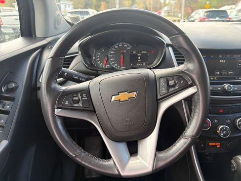 Used 2019 Chevrolet Trax LT w/ LT Convenience Package AWD/4WD image 14