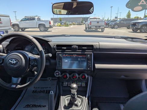 Used 2024 Toyota GR86 Premium RWD image 31