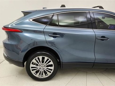 Used 2023 Toyota Venza Limited image 15