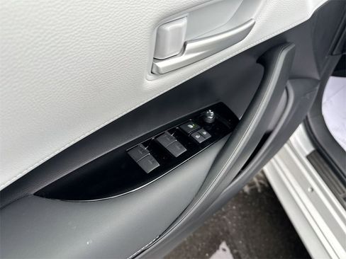 Used 2023 Toyota Corolla SE w/ SE Premium Package image 19