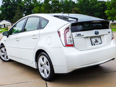 Used 2013 Toyota Prius Five w/ Advanced Technology Pkg FWD image 15