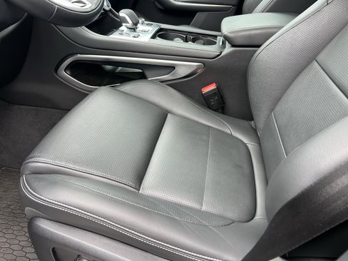 Certified 2025 Jaguar F-PACE R-Dynamic S image 18