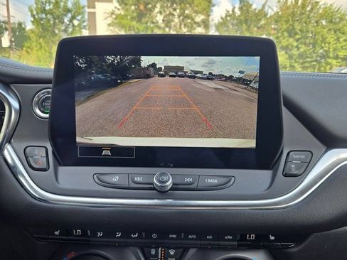 Used 2025 Chevrolet Blazer LT FWD image 19