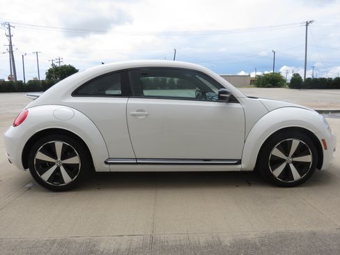 Used 2012 Volkswagen Beetle Turbo FWD image 6