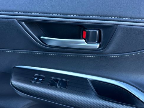 Used 2024 Toyota Venza XLE image 22