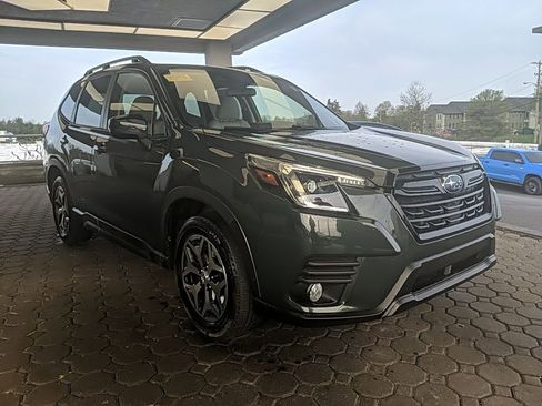 Used 2023 Subaru Forester Premium image 4