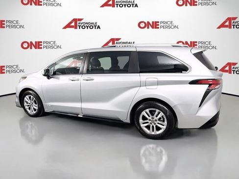 Certified 2021 Toyota Sienna Limited FWD image 6