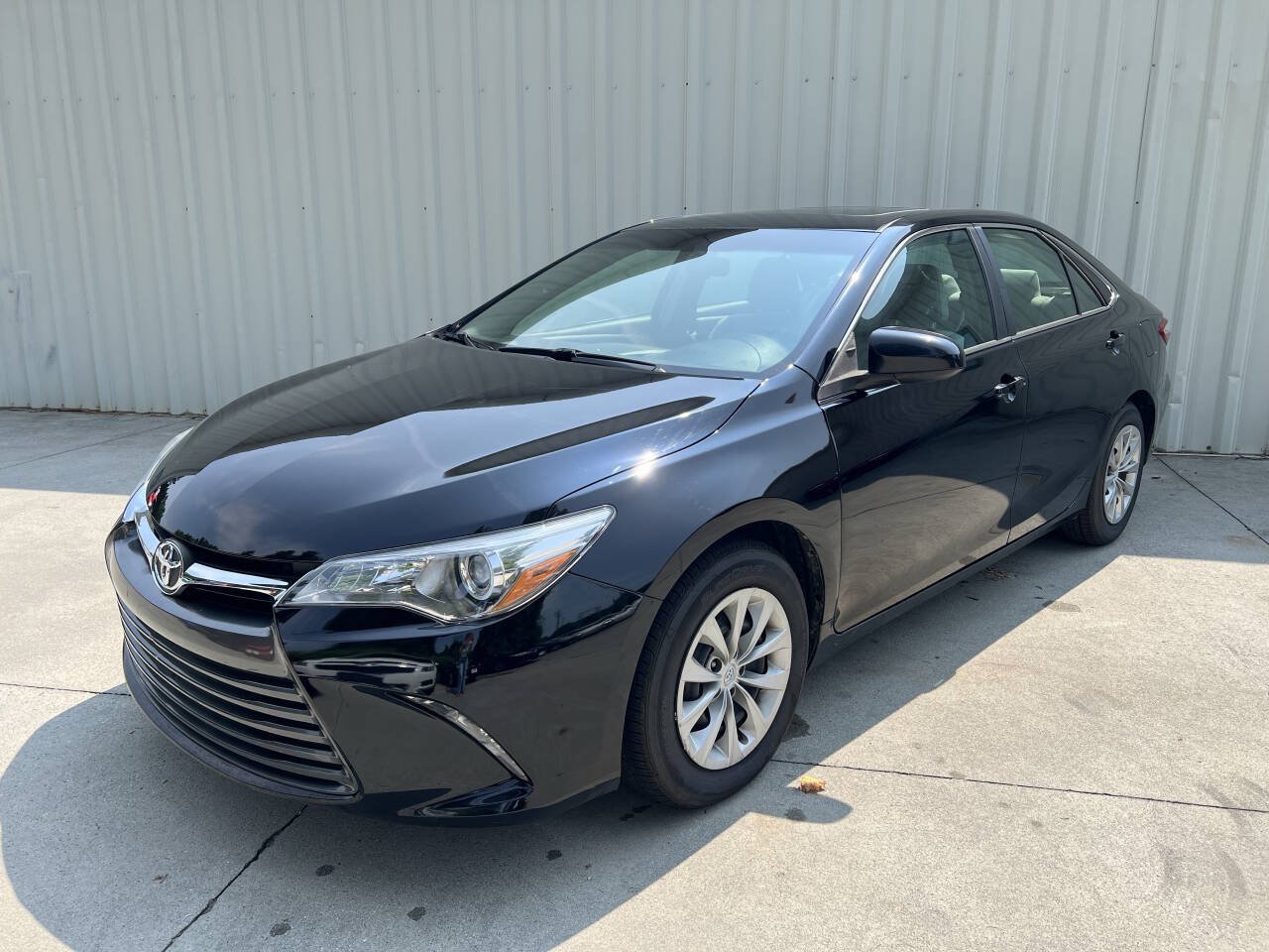 Used 2017 Toyota Camry LE w/ Moonroof Package FWD image 7