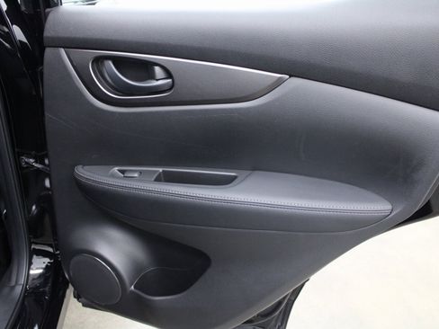 Used 2020 Nissan Rogue Sport S image 18