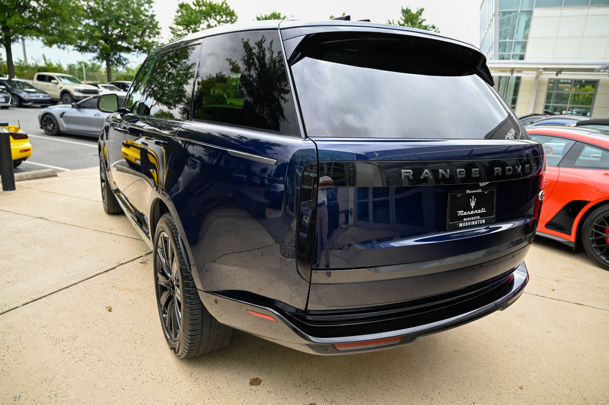 Used 2023 Land Rover Range Rover Long Wheelbase SE AWD/4WD image 6