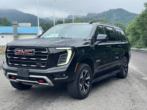 Used 2025 GMC Yukon XL AT4 AWD/4WD image 4