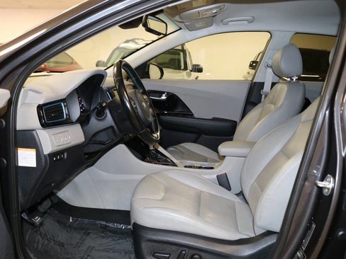 Used 2018 Kia Niro EX Premium image 13