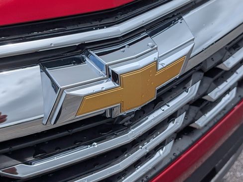 New 2026 Chevrolet Equinox LT w/ Convenience Package II FWD image 5