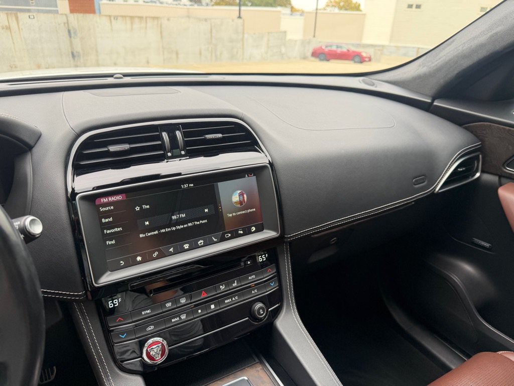 Used 2019 Jaguar F-PACE S AWD/4WD image 16