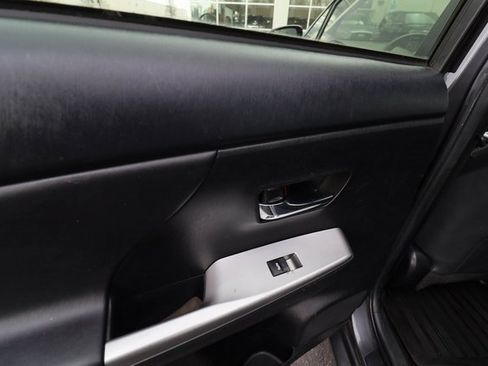 Used 2017 Toyota Prius V Four image 34