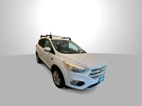 Used 2019 Ford Escape SE image 2