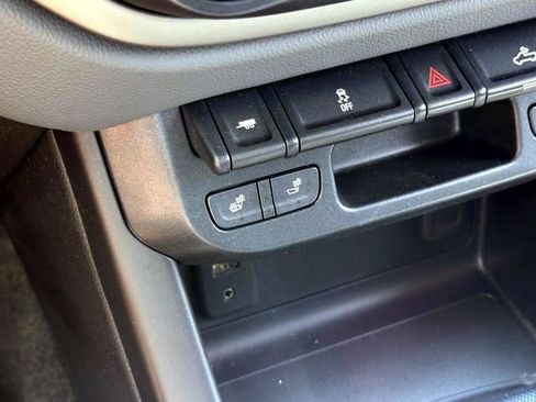 Used 2018 Chevrolet Colorado Z71 AWD/4WD image 28
