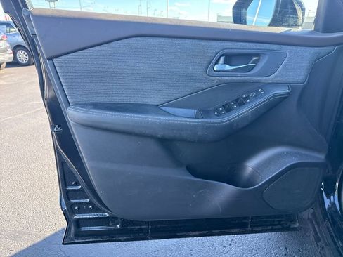 Used 2023 Nissan Rogue SV image 12