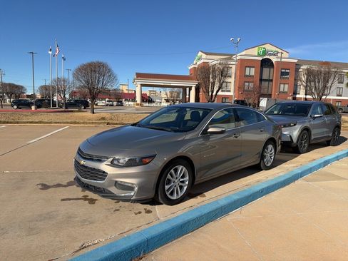 Used 2018 Chevrolet Malibu LT image 3